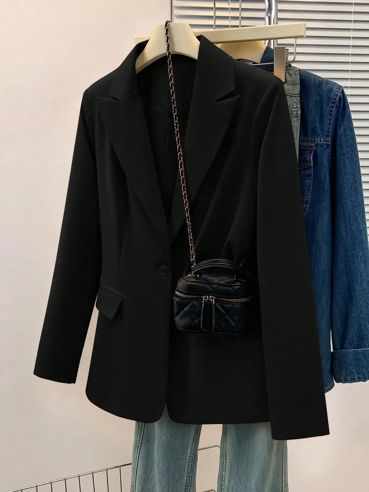 Blazer Oversized com Bolsos Débora na cor Preto — foto 3 de 5
