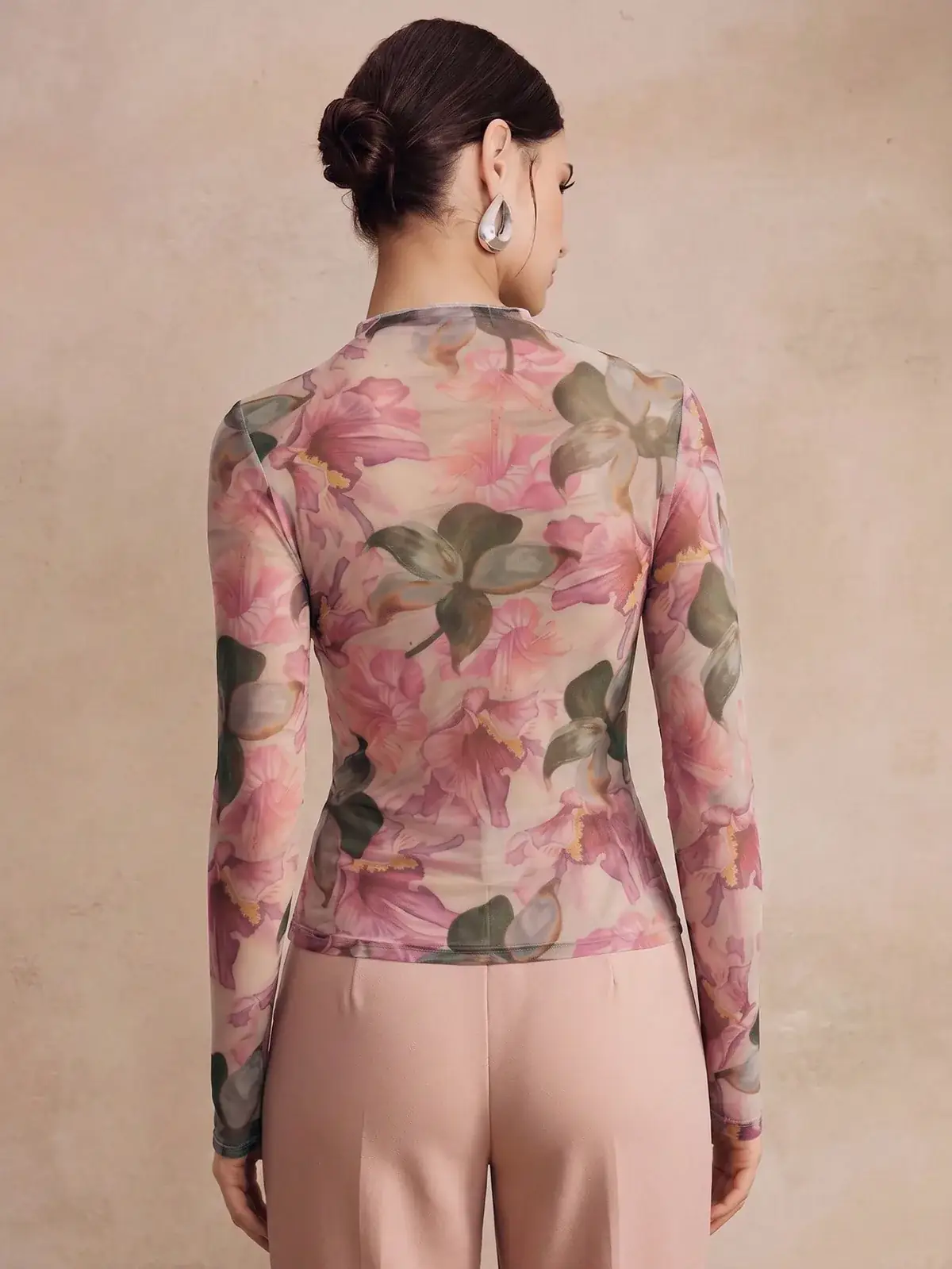 Blusa de Tule Floral Manga Longa Kiara na cor Floral rosa — foto 7 de 8