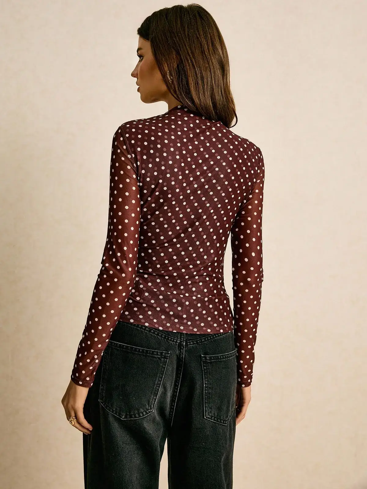 Blusa de Tule Poá Gola Alta Celeste na cor Castanho — foto 7 de 8