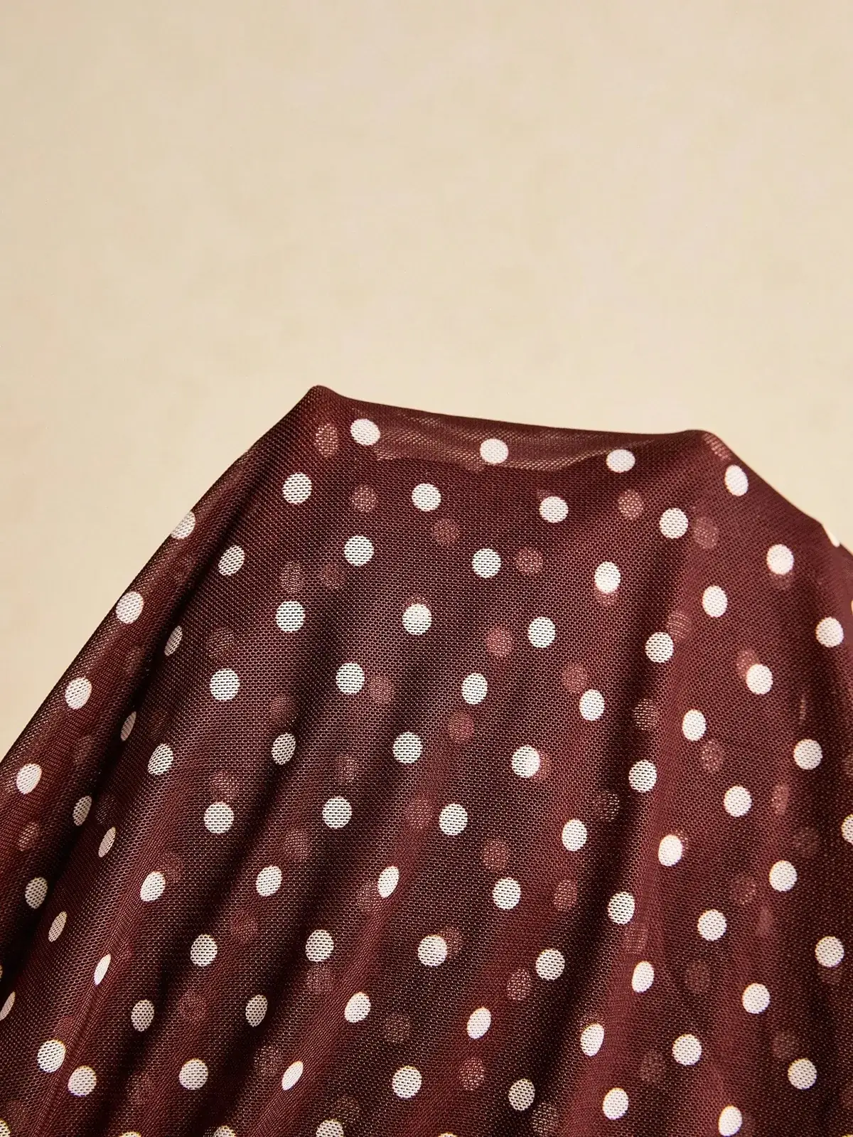 Blusa de Tule Poá Gola Alta Celeste na cor Castanho — foto 8 de 8