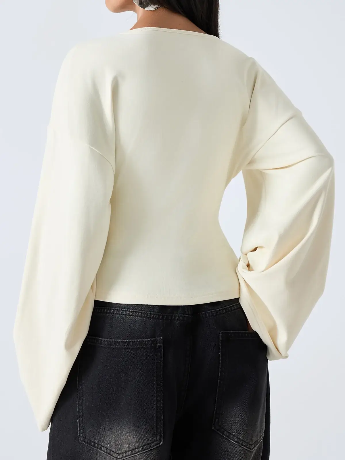Blusa Decote V Manga Sino Noemi na cor Bege — foto 2 de 9