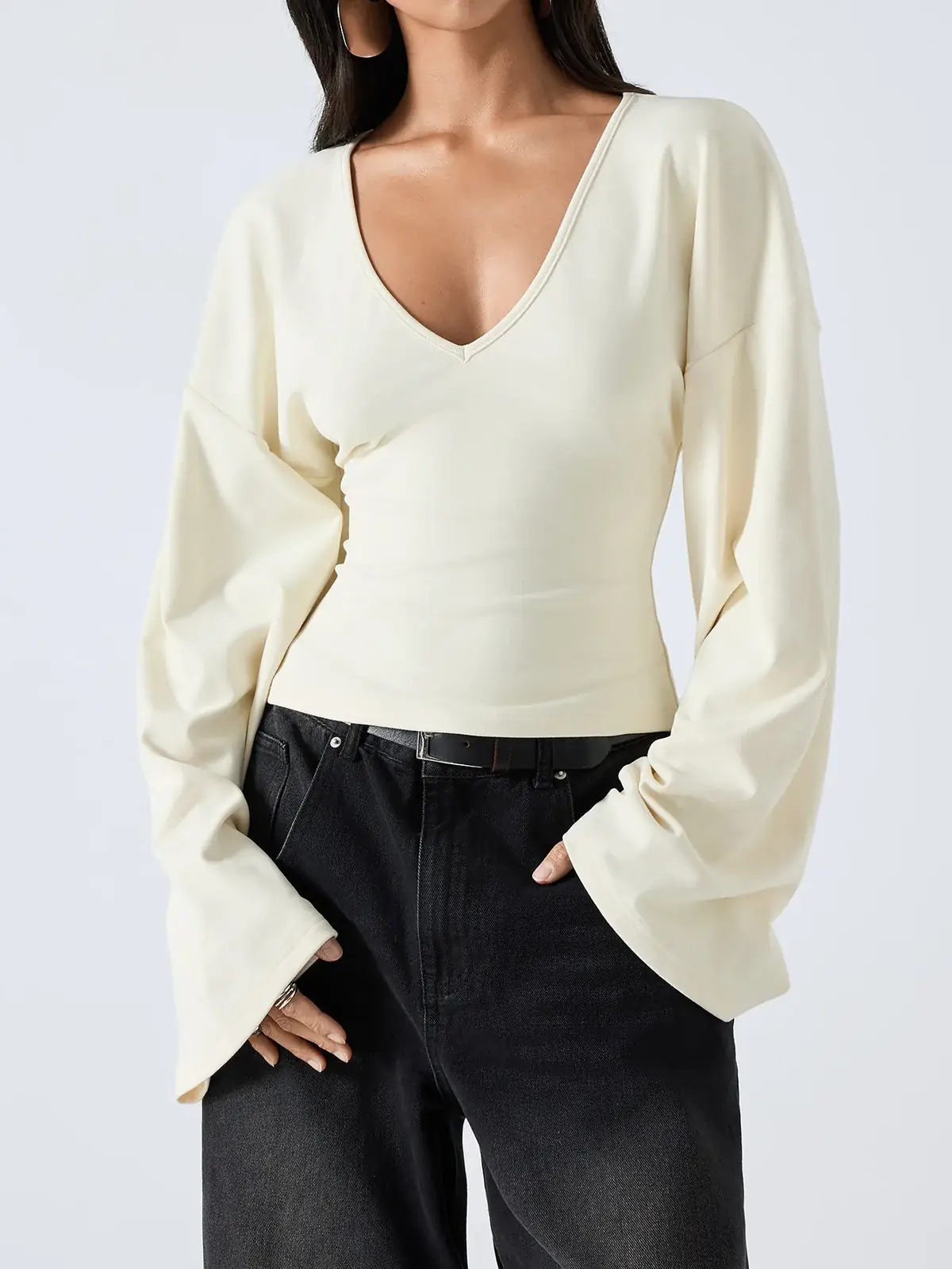Blusa Decote V Manga Sino Noemi na cor Bege — foto 5 de 9