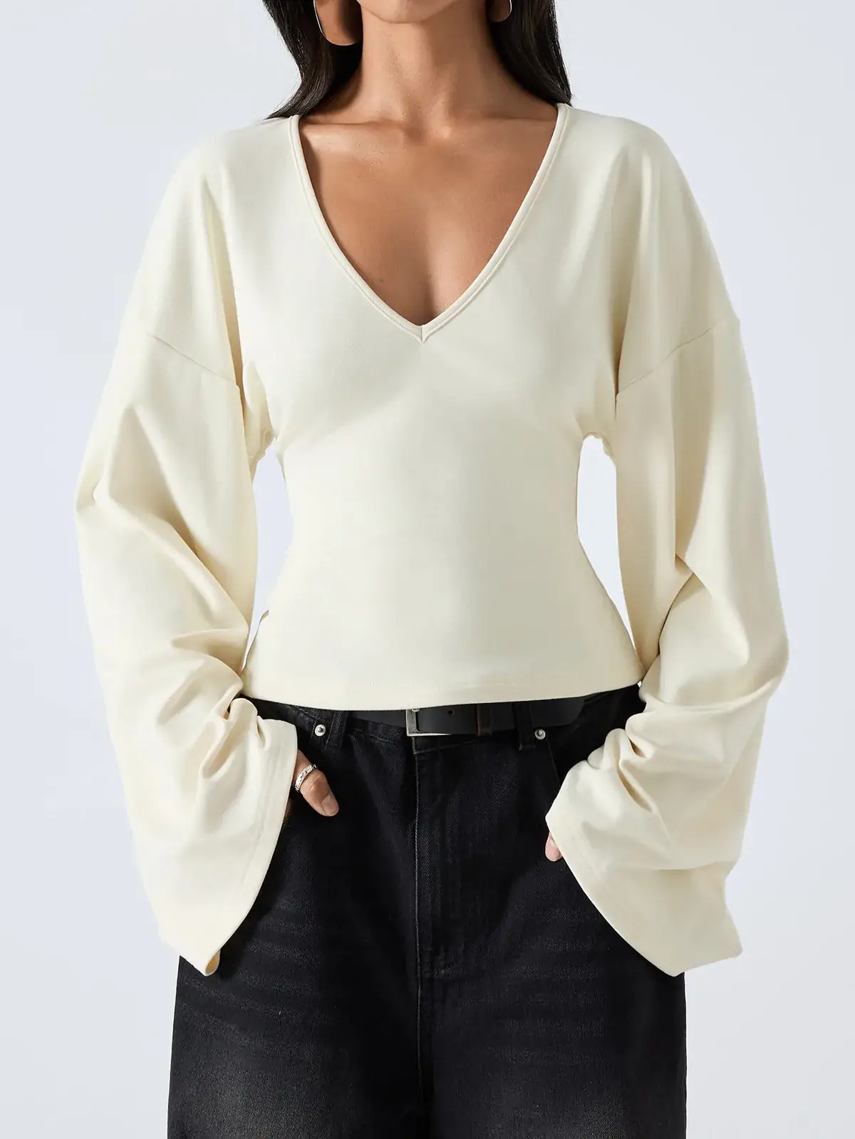 Blusa Decote V Manga Sino Noemi na cor Bege — foto 6 de 9