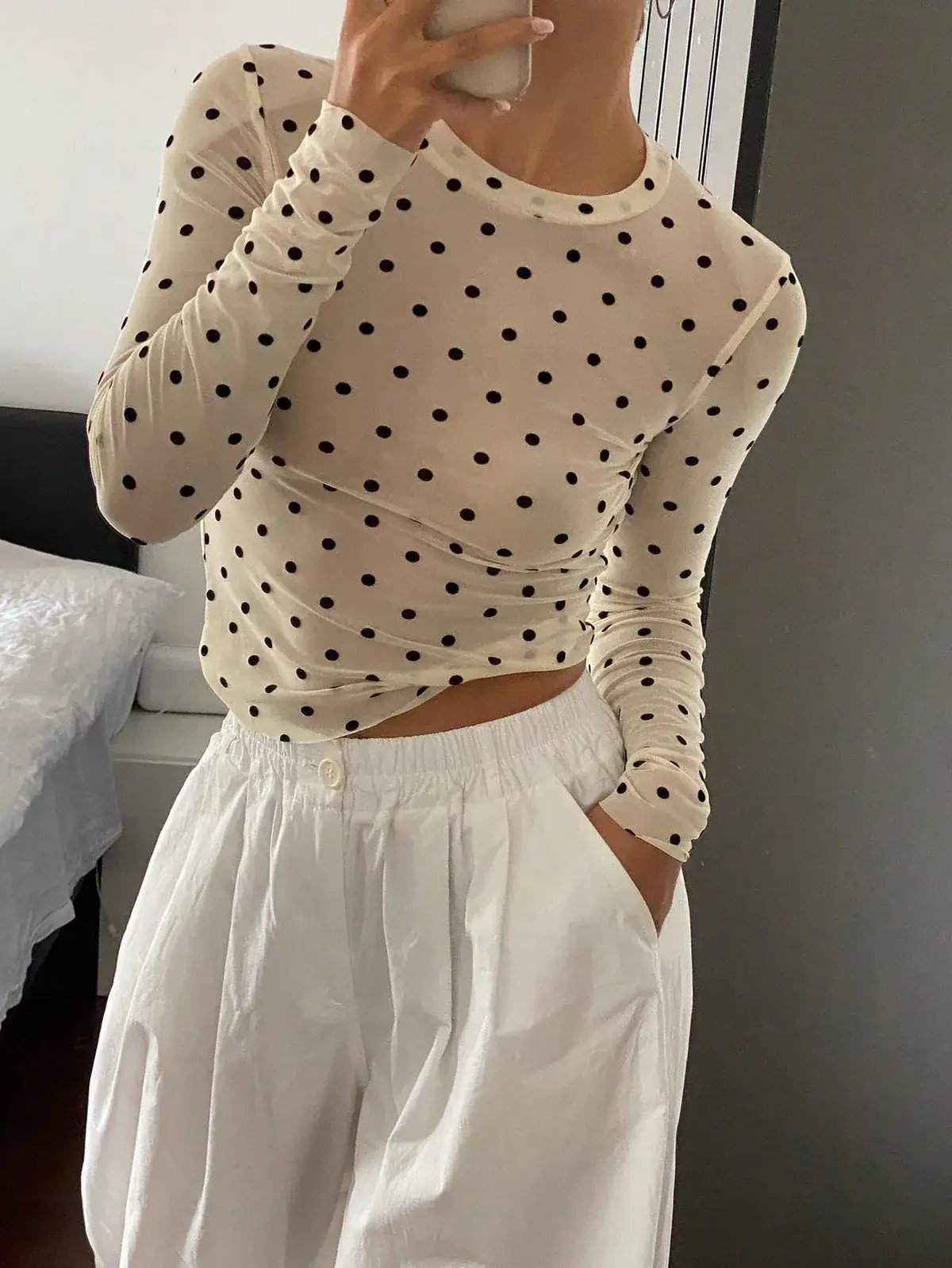 Blusa Manga Longa de Poá Clarice na cor Bege — foto 4 de 9