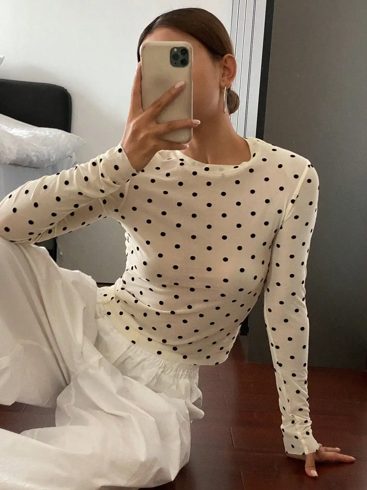 Blusa Manga Longa de Poá Clarice na cor Bege — foto 6 de 9