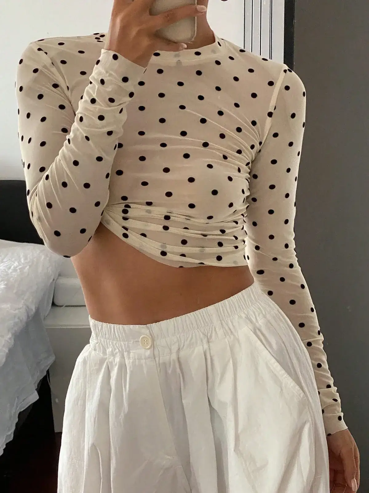 Blusa Manga Longa de Poá Clarice na cor Bege — foto 7 de 9