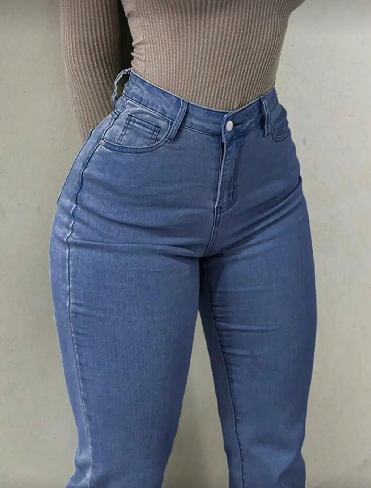 Calça Jeans Flare com Elastano Simone na cor Azul — foto 1 de 4
