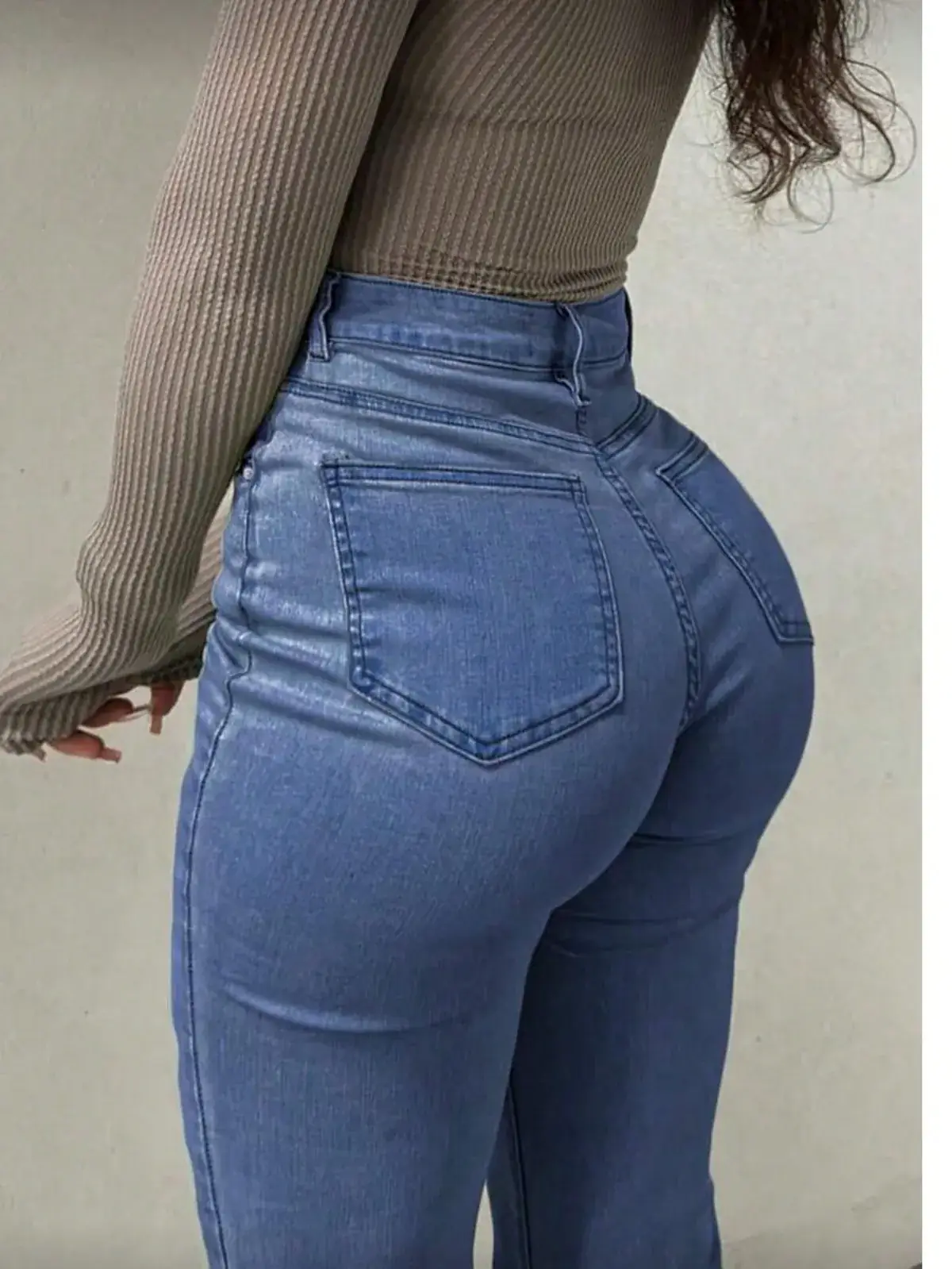 Calça Jeans Flare com Elastano Simone na cor Azul — foto 2 de 4