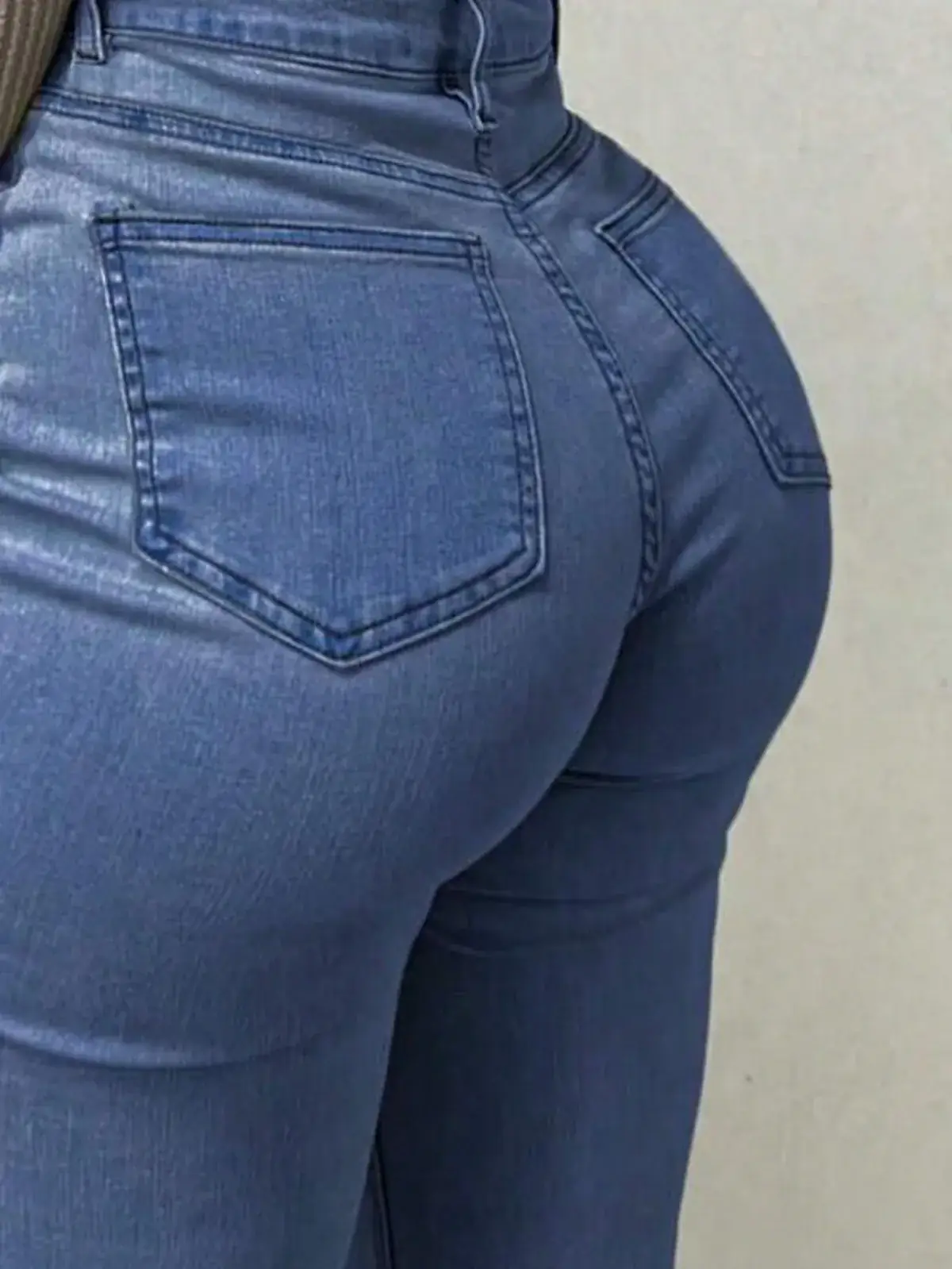 Calça Jeans Flare com Elastano Simone na cor Azul — foto 3 de 4