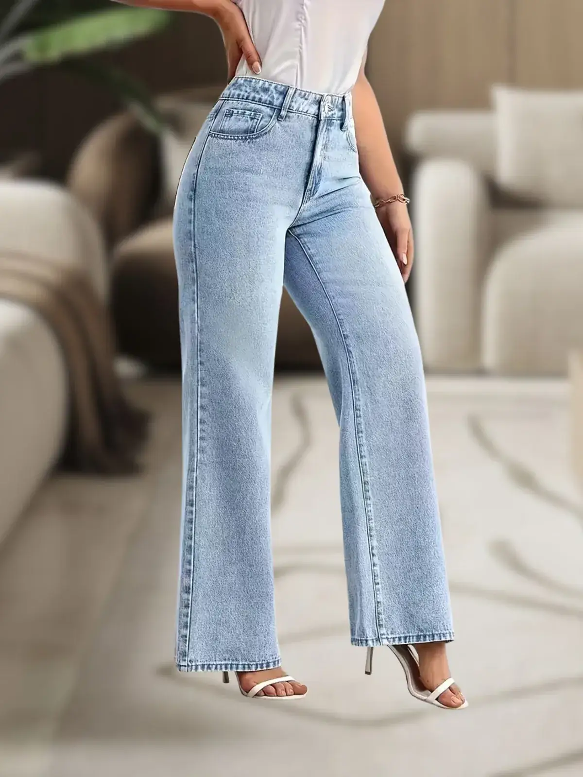 Calça Jeans Pantalona Lisa Natália na cor Lavagem clara — foto 4 de 4