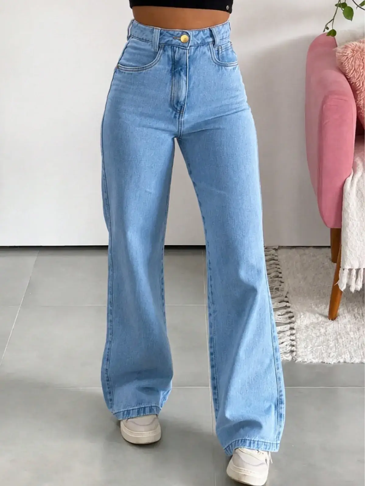Calça Jeans Wide Leg Clara Rafaela na cor Lavagem Média — foto 1 de 4