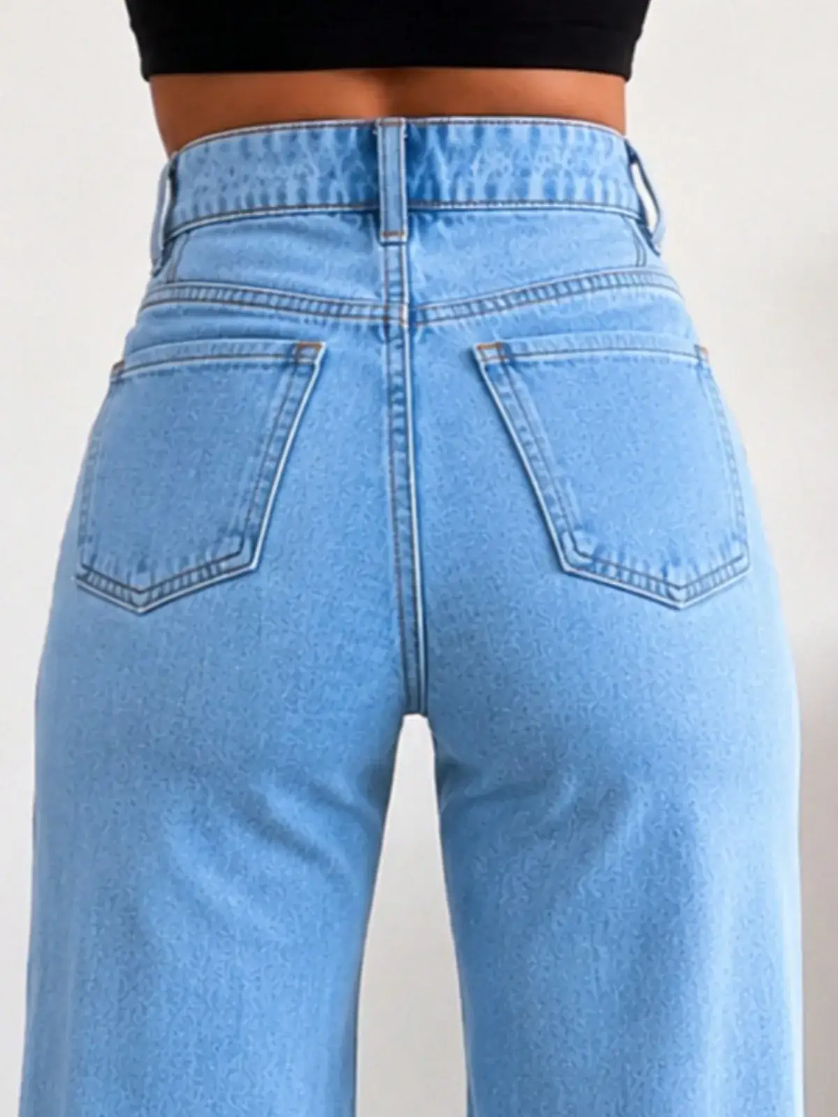 Calça Jeans Wide Leg Clara Rafaela na cor Lavagem Média — foto 4 de 4