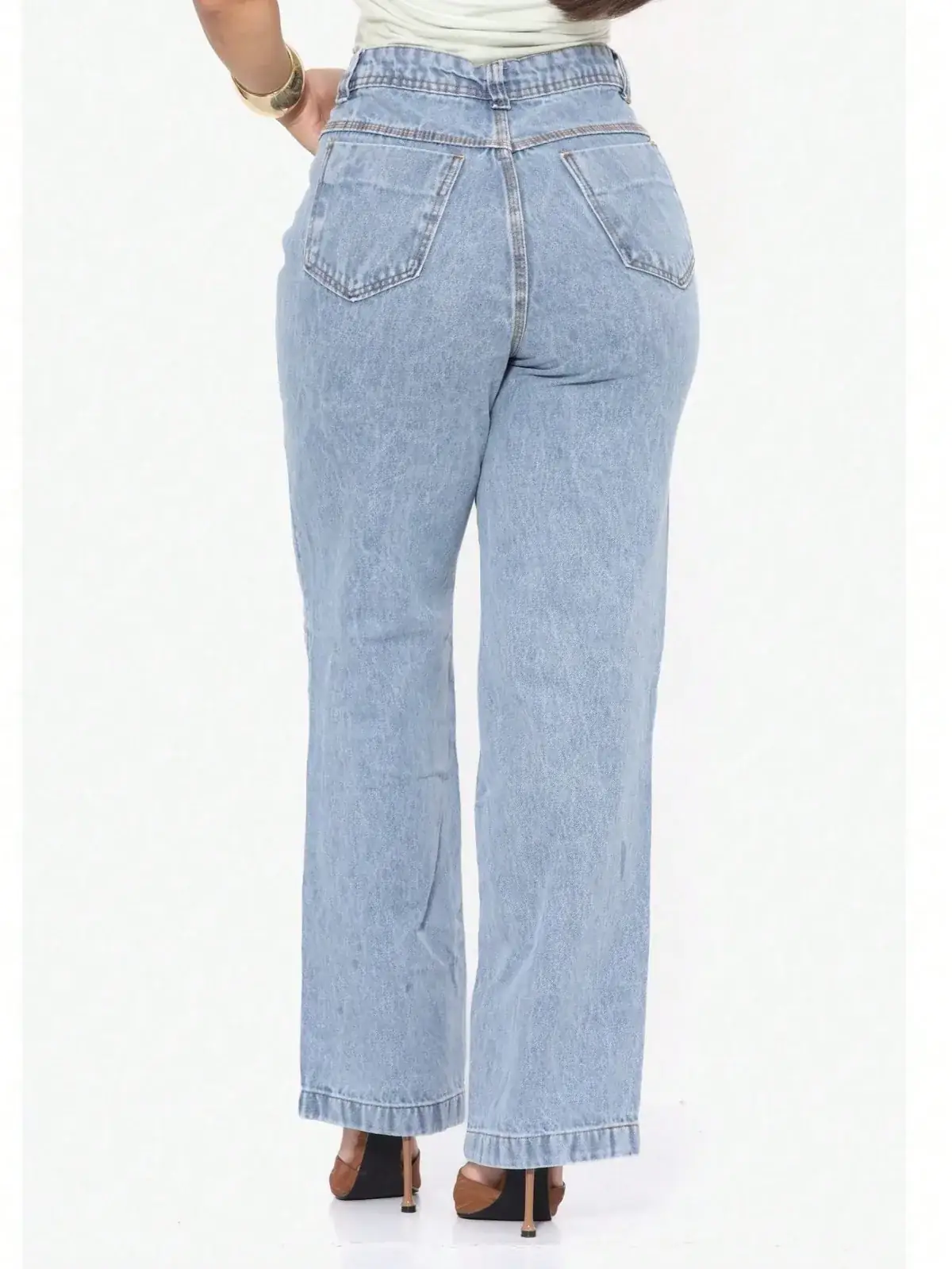 Calça Jeans Wide Leg Marmorizada Gabriela na cor Lavagem Média — foto 4 de 7