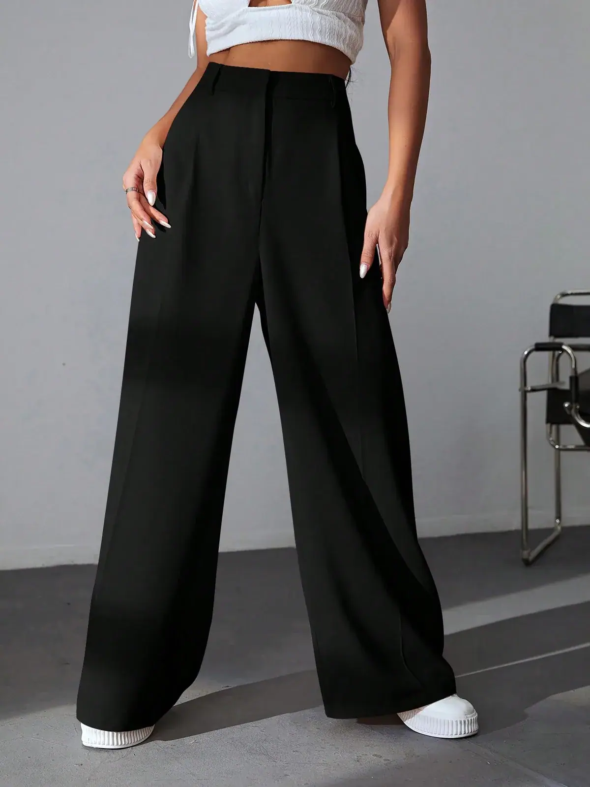 Calça Pantalona Cintura Alta Giovana na cor Preto — foto 1 de 6