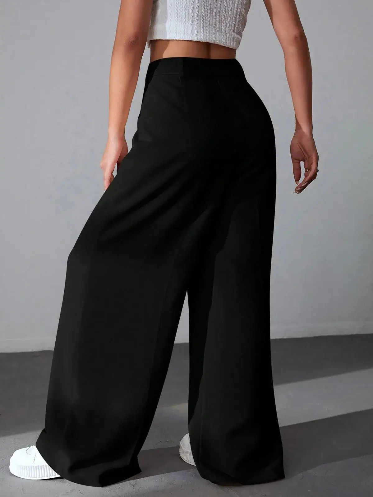Calça Pantalona Cintura Alta Giovana na cor Preto — foto 2 de 6