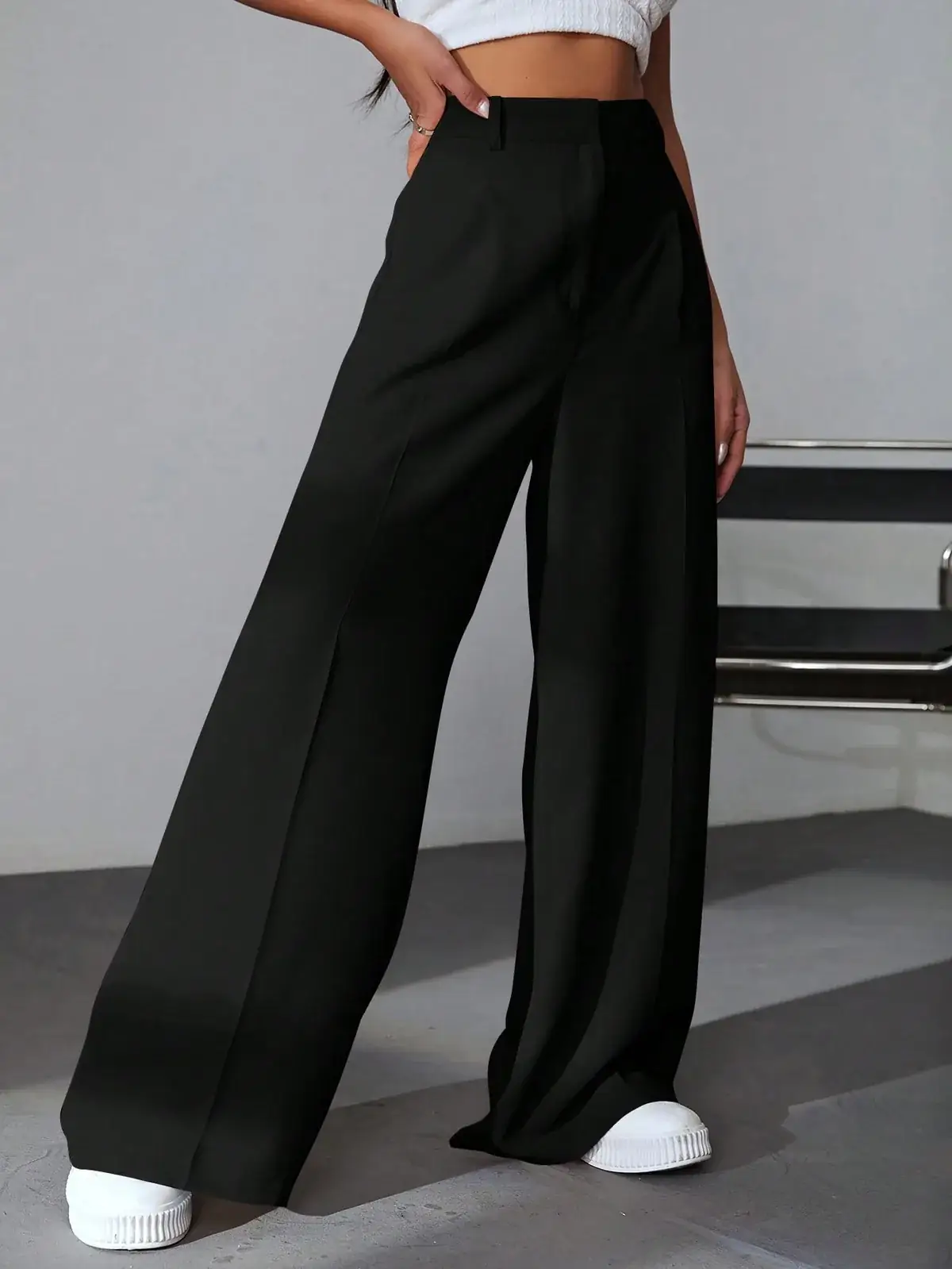 Calça Pantalona Cintura Alta Giovana na cor Preto — foto 3 de 6