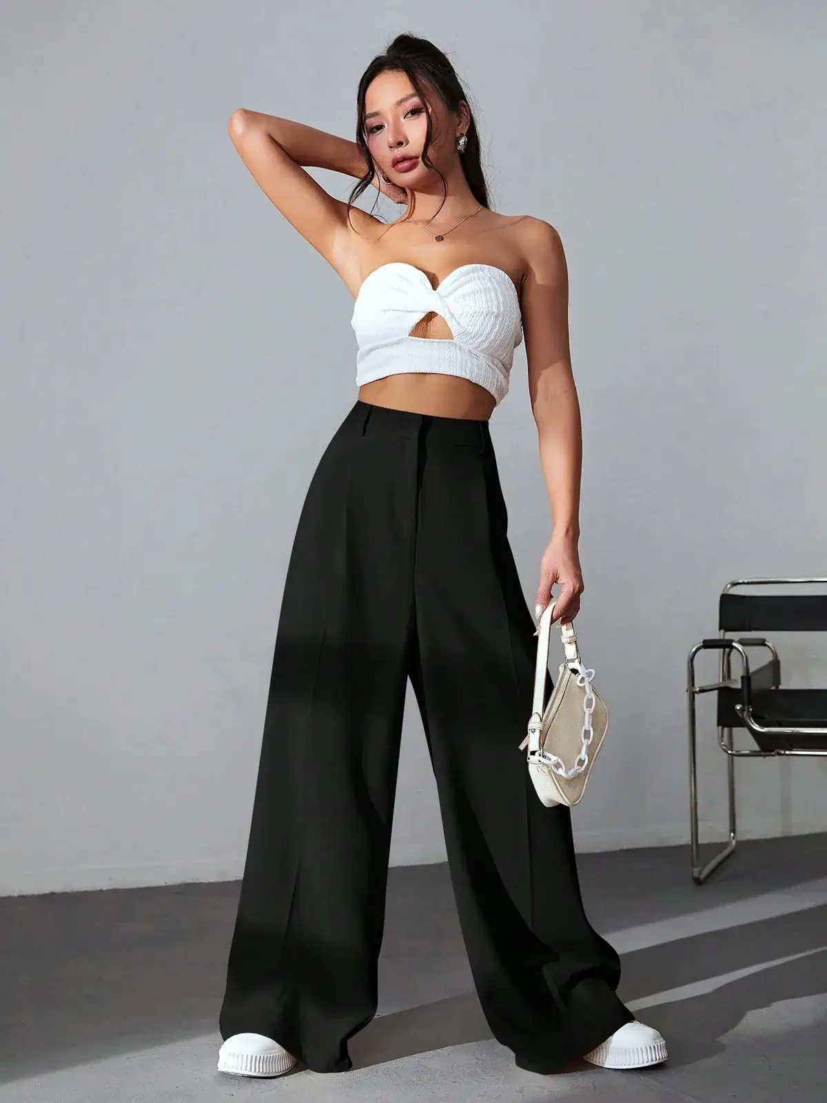 Calça Pantalona Cintura Alta Giovana na cor Preto — foto 4 de 6