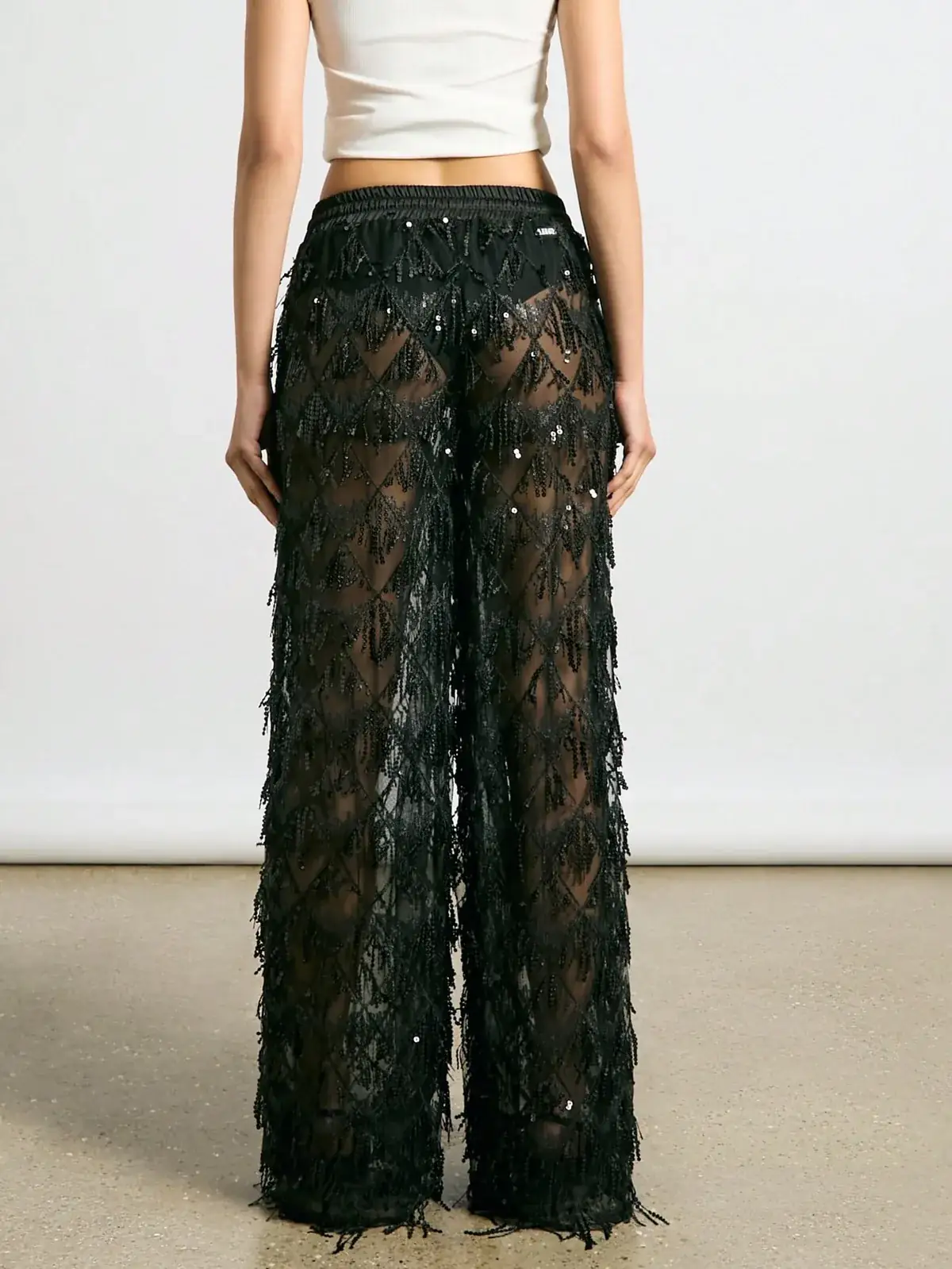Calça Pantalona Lantejoulas e Franjas Cecília na cor Preto — foto 3 de 4