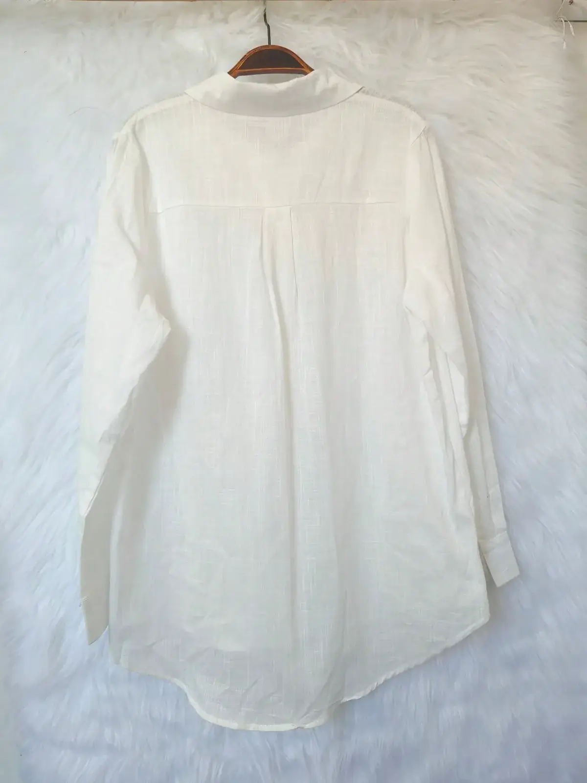 Camisa de Algodão Manga Longa Olívia na cor Branco — foto 3 de 4