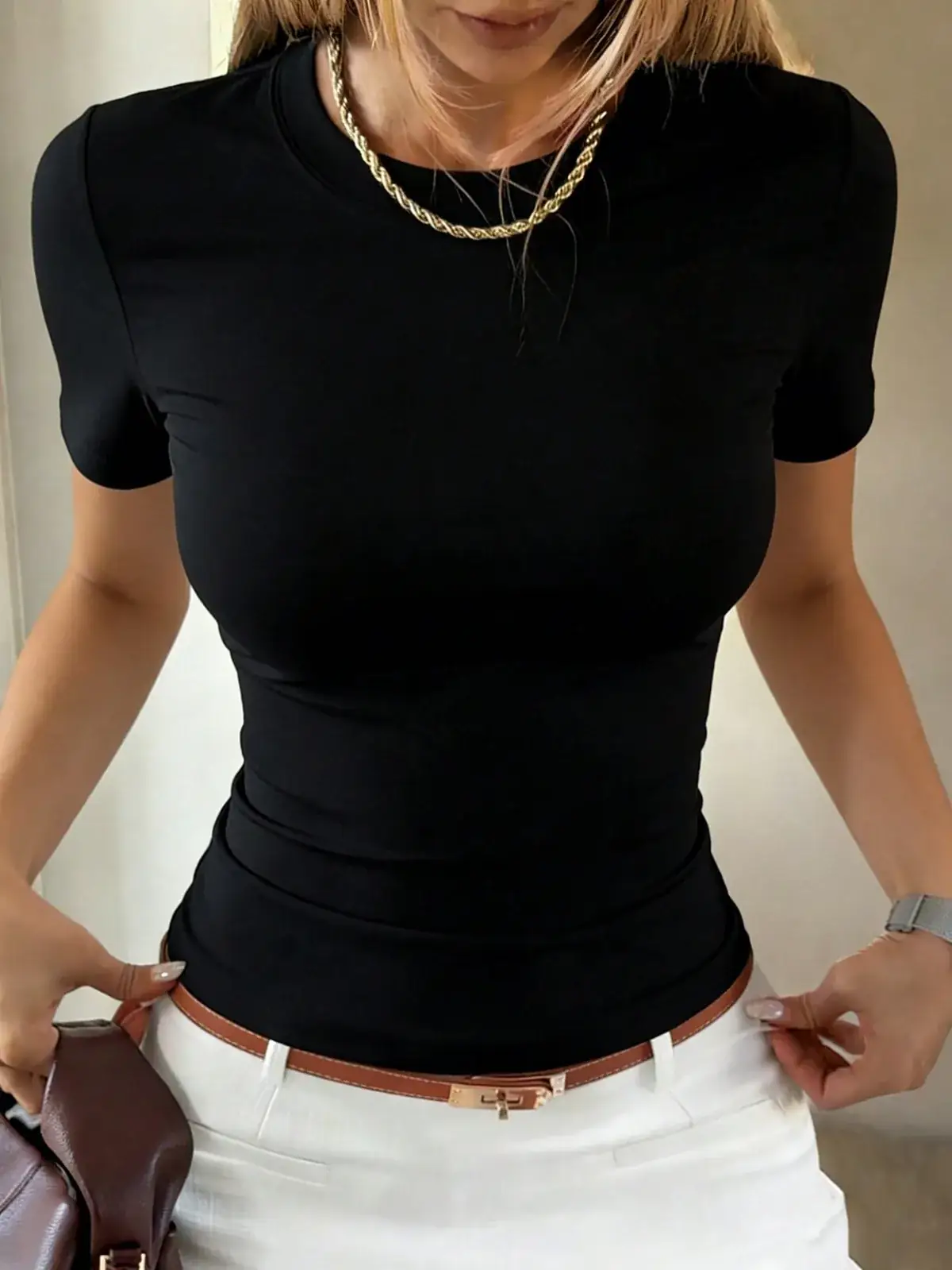 Camiseta Ajustada Gola Redonda Brenda na cor Preto — foto 1 de 6