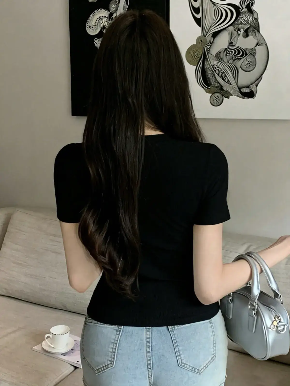 Camiseta Ajustada Gola Redonda Brenda na cor Preto — foto 5 de 6