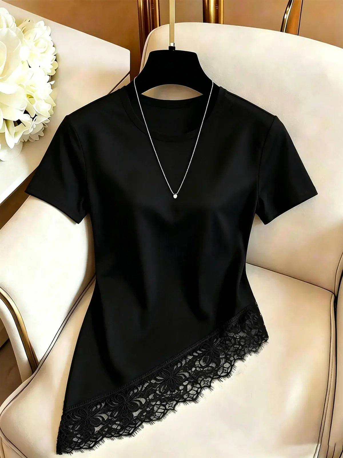 Camiseta Barra de Renda Clara na cor Preto — foto 1 de 6