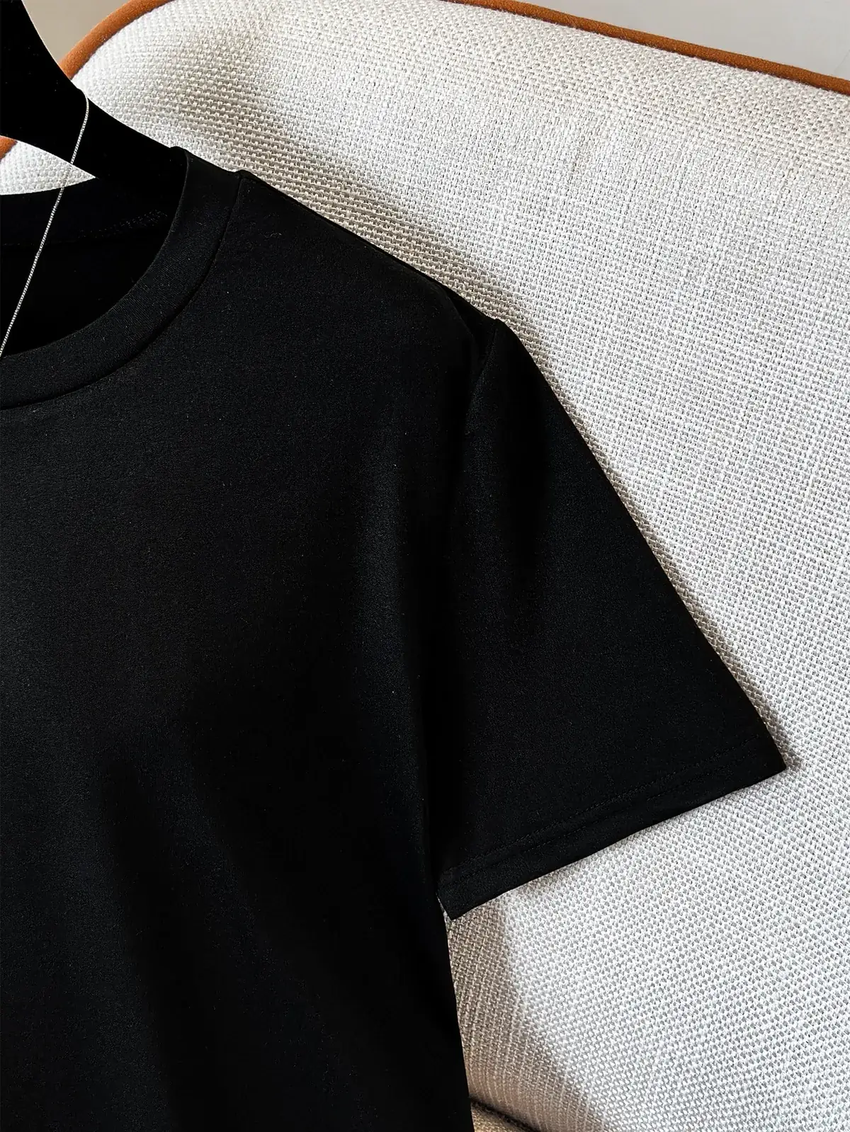 Camiseta Barra de Renda Clara na cor Preto — foto 3 de 6