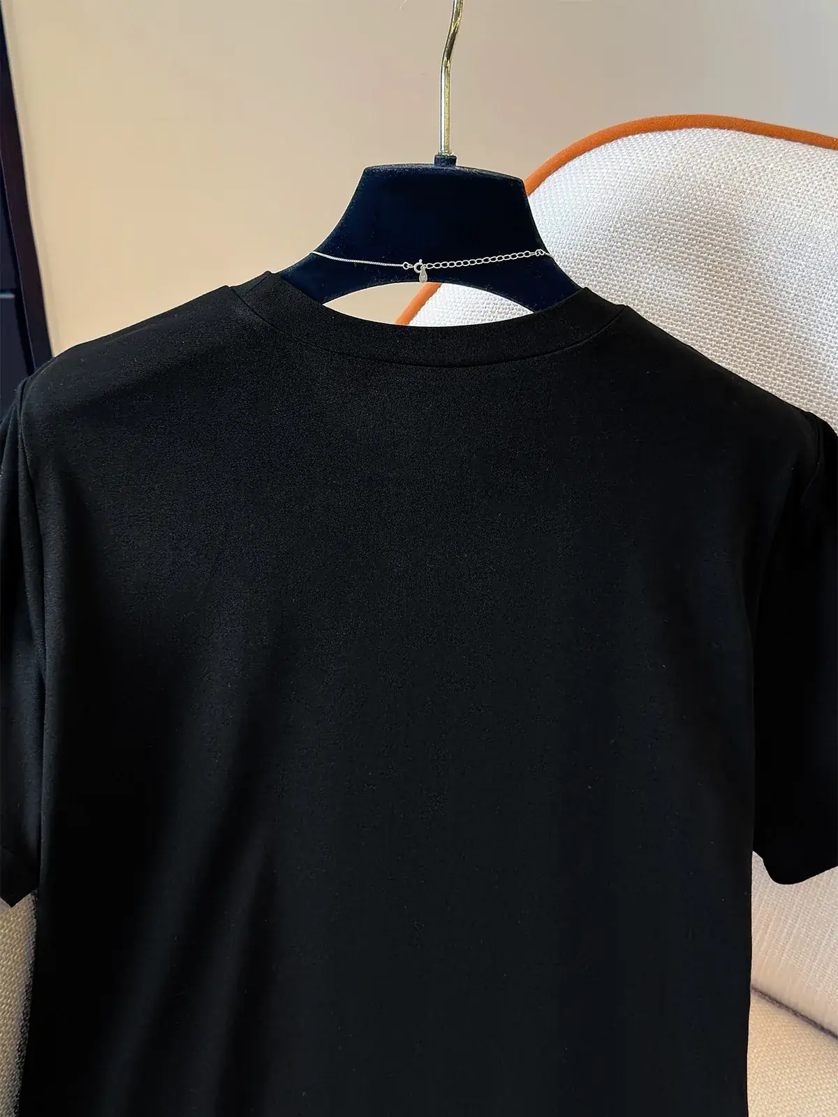 Camiseta Barra de Renda Clara na cor Preto — foto 5 de 6