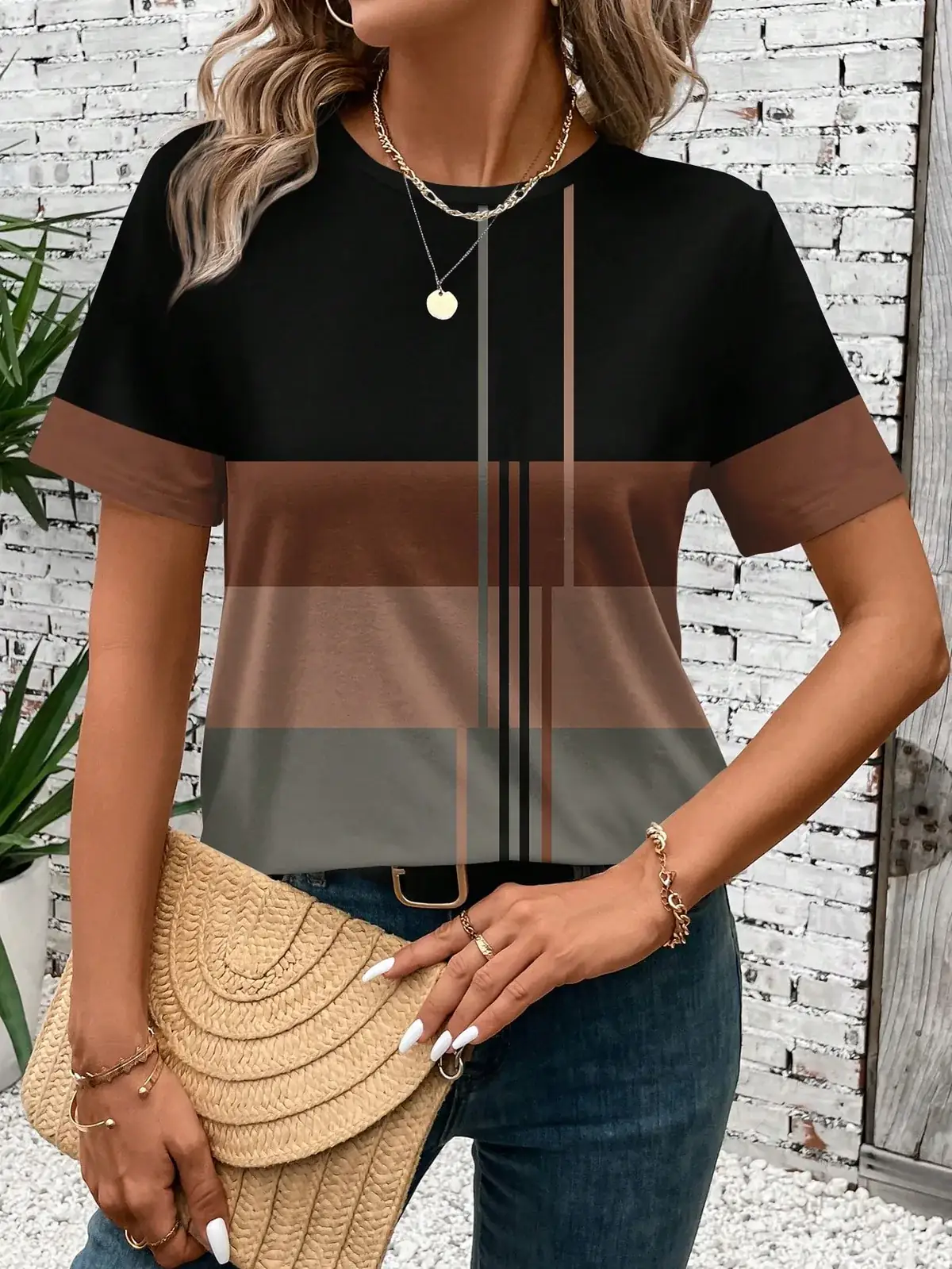 Camiseta Blocos de Cor Vívian na cor Preto e tons terrosos — foto 1 de 4
