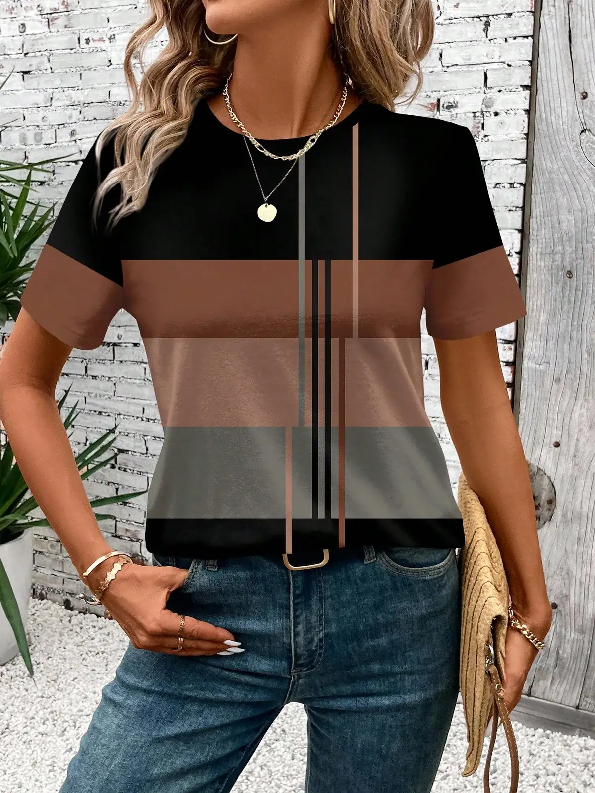 Camiseta Blocos de Cor Vívian na cor Preto e tons terrosos — foto 3 de 4