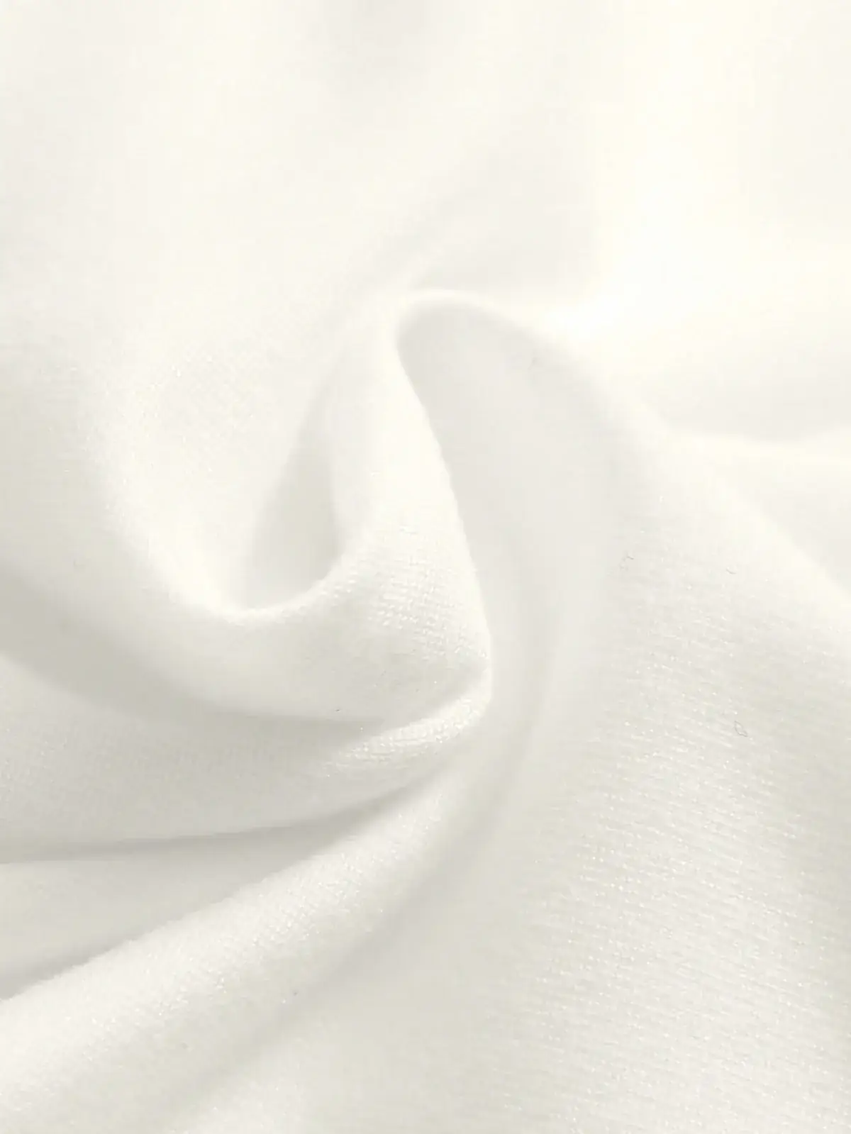 Camiseta Bordado de Cerejas Alícia na cor Branco — foto 3 de 4