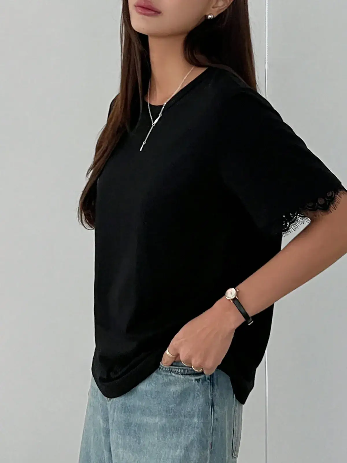 Camiseta com Renda na Manga Ana na cor Preto — foto 3 de 7