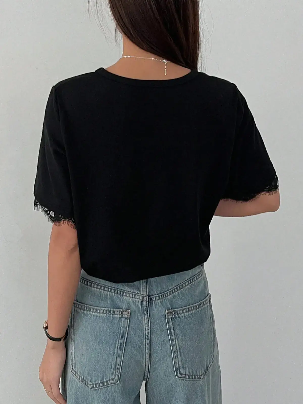 Camiseta com Renda na Manga Ana na cor Preto — foto 4 de 7