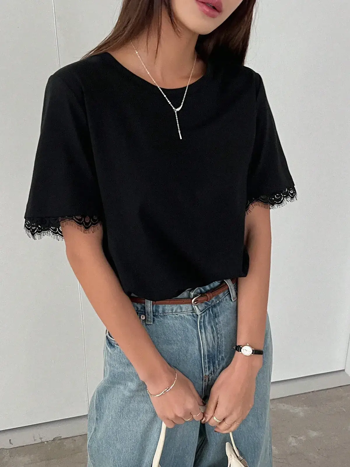 Camiseta com Renda na Manga Ana na cor Preto — foto 5 de 7