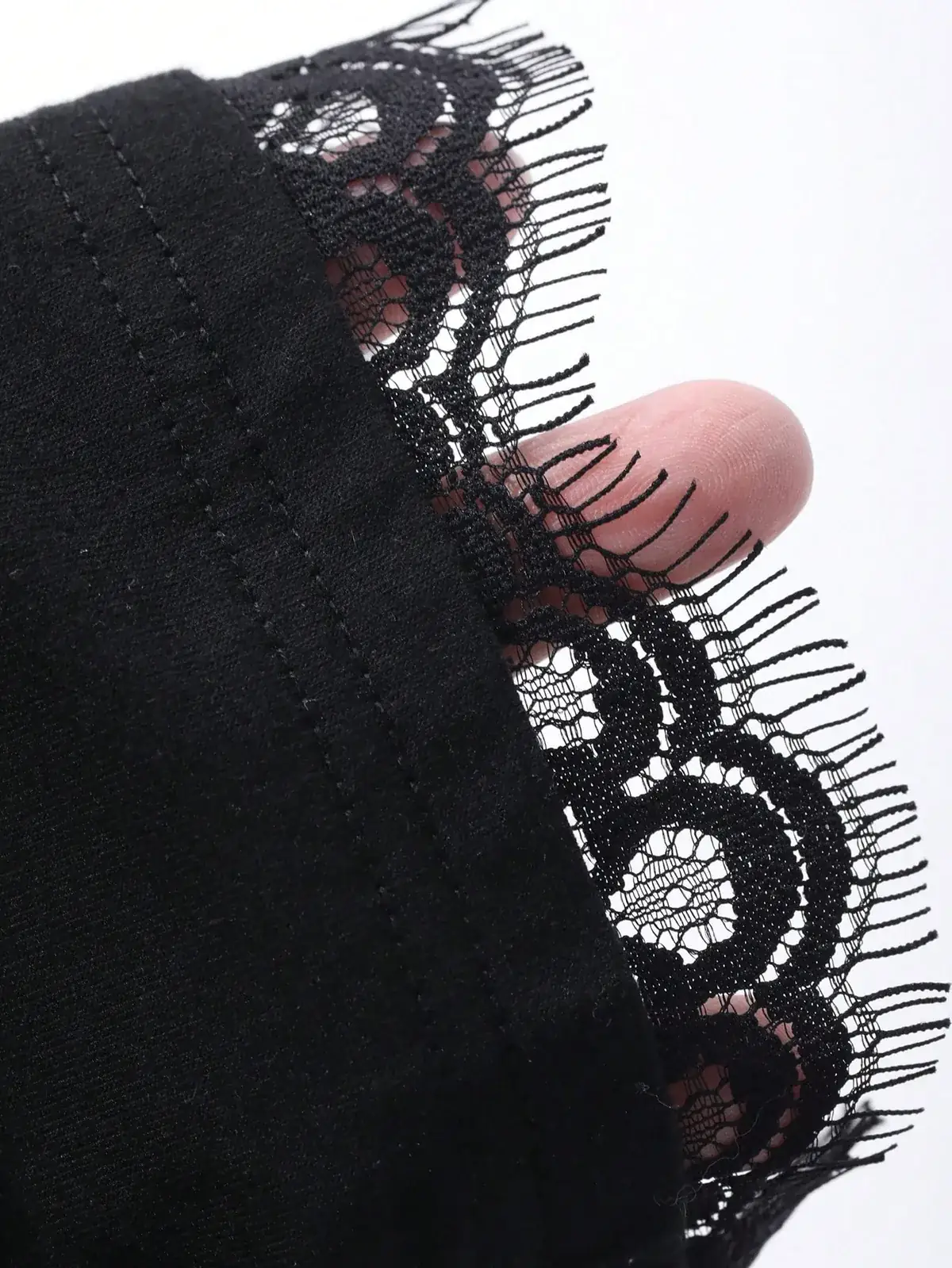 Camiseta com Renda na Manga Ana na cor Preto — foto 6 de 7