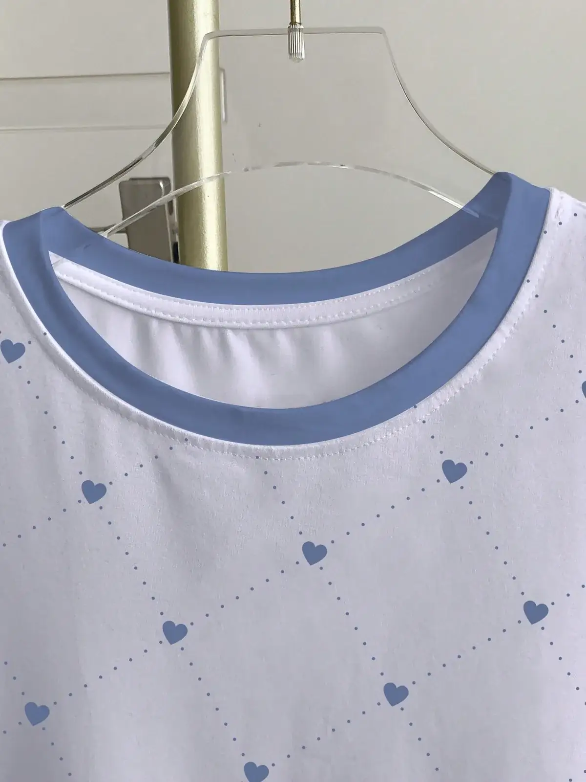 Camiseta Corações Gola Contraste Dalila na cor Branco — foto 3 de 5