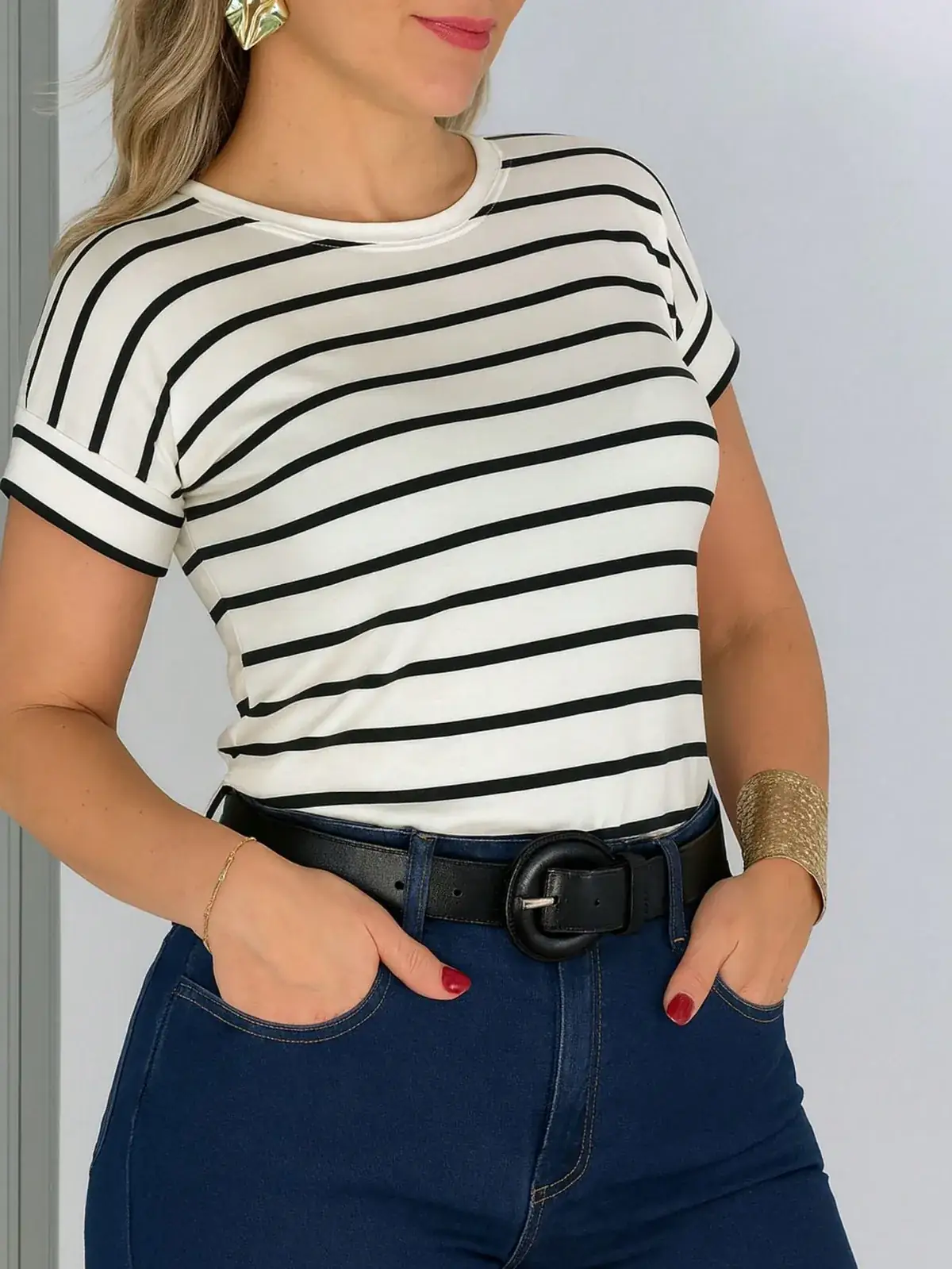 Camiseta Listrada Manga Japonesa Bella na cor Preto e Branco — foto 2 de 5