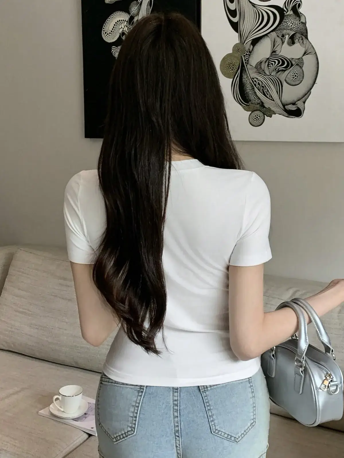 Camiseta Minimalista Gola Redonda Lia na cor Bege — foto 6 de 7