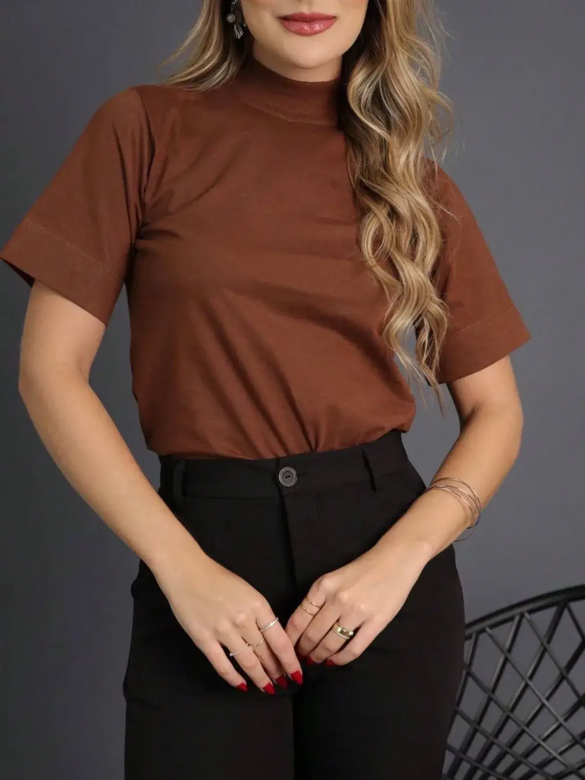 Camiseta Oversized Gola Alta Dulce na cor Marrom — foto 1 de 2