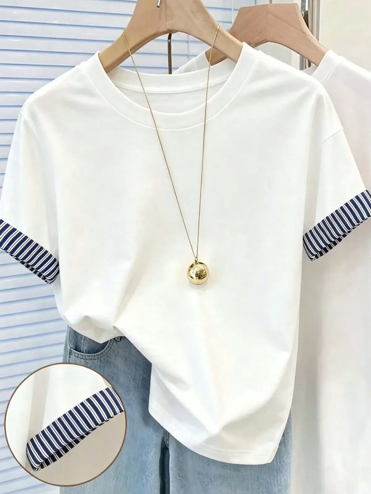 Camiseta Punho Listrado Fabiana na cor Branco e azul-marinho — foto 1 de 4