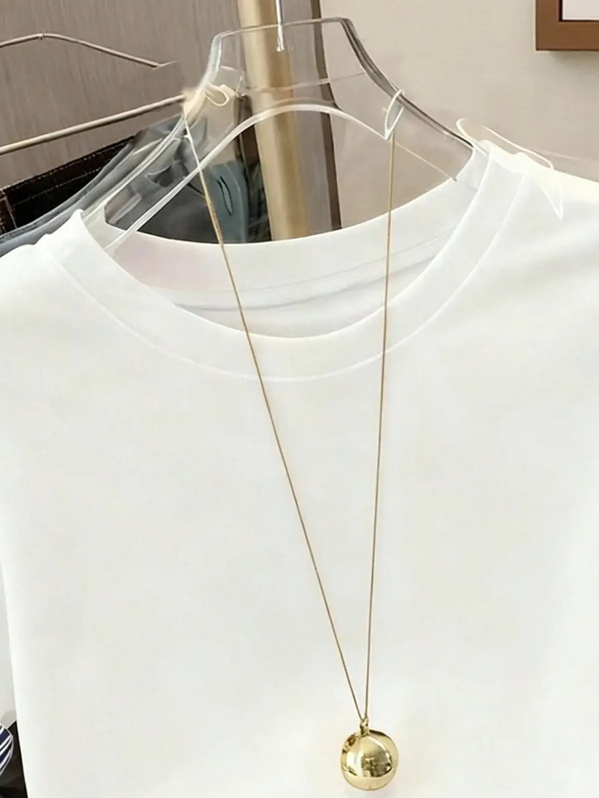 Camiseta Punho Listrado Fabiana na cor Branco e azul-marinho — foto 3 de 4