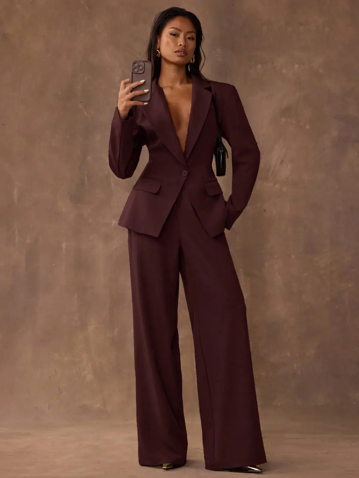 Conjunto Blazer Acinturado e Calça Pantalona Café Yara na cor Café — foto 1 de 8