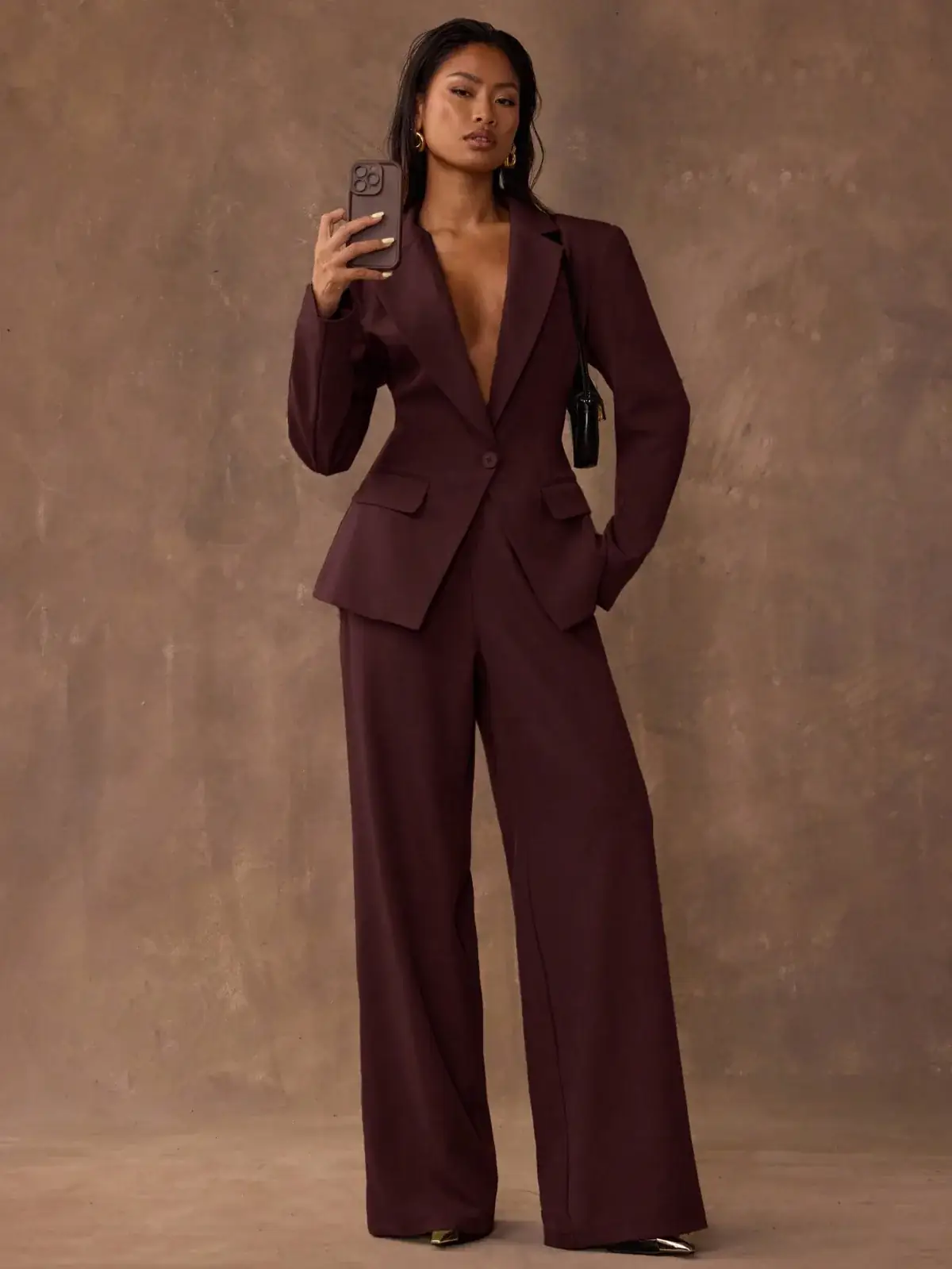 Conjunto Blazer Acinturado e Calça Pantalona Café Yara na cor Café — foto 1 de 8