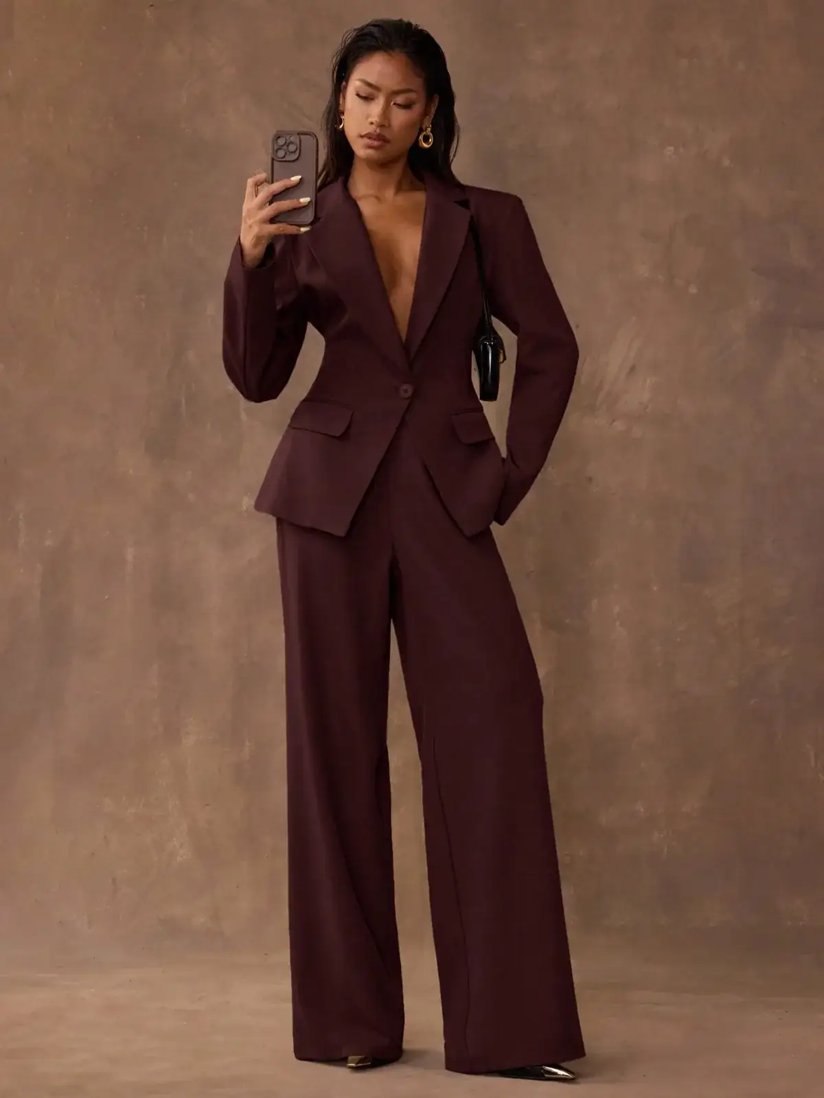 Conjunto Blazer Acinturado e Calça Pantalona Café Yara na cor Café — foto 3 de 8