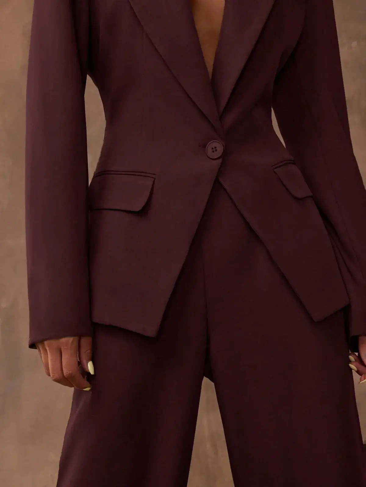 Conjunto Blazer Acinturado e Calça Pantalona Café Yara na cor Café — foto 8 de 8