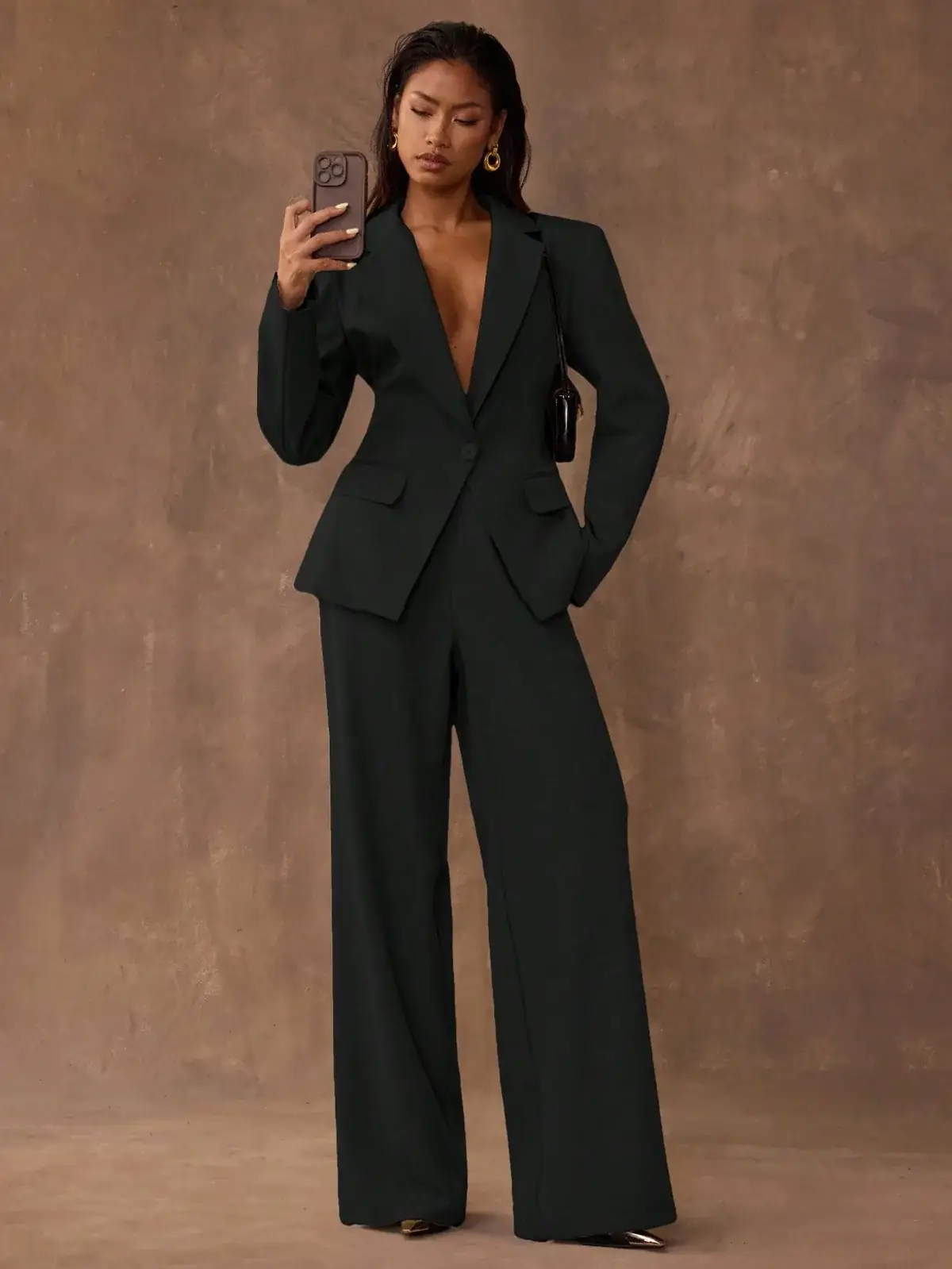 Conjunto Blazer Acinturado e Calça Pantalona Preto Yara na cor Preto — foto 3 de 8