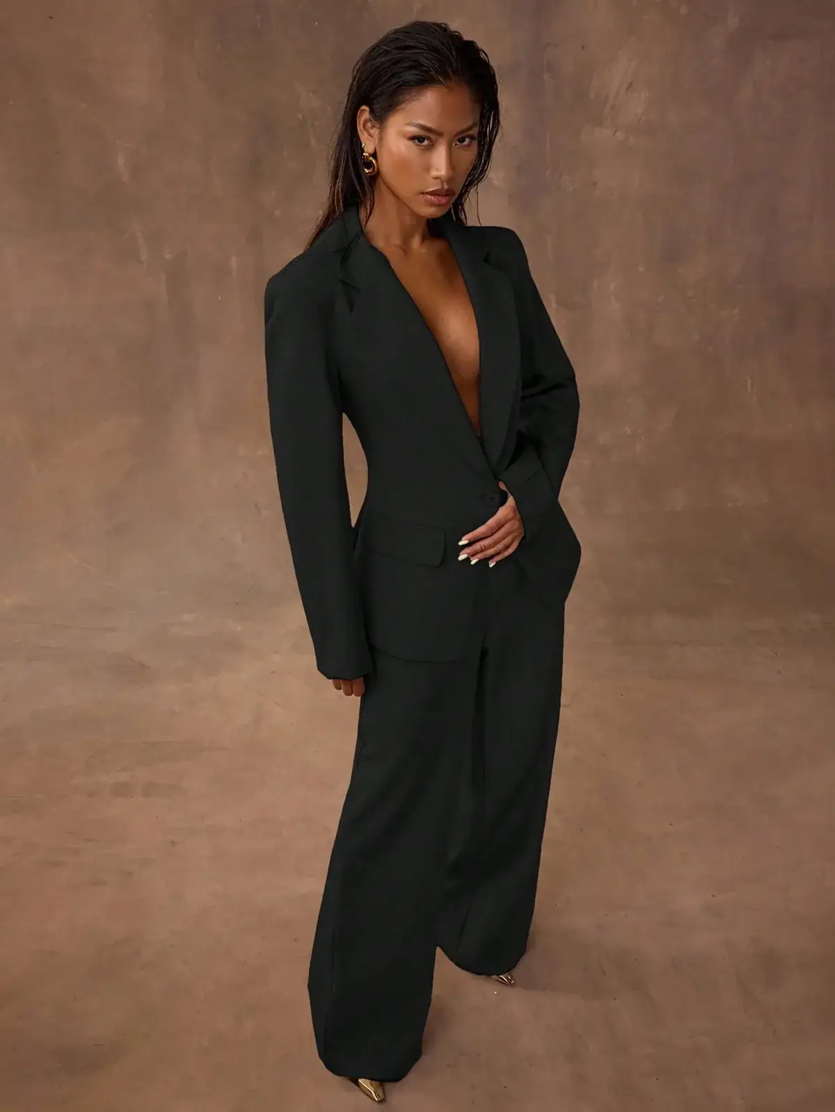 Conjunto Blazer Acinturado e Calça Pantalona Preto Yara na cor Preto — foto 6 de 8