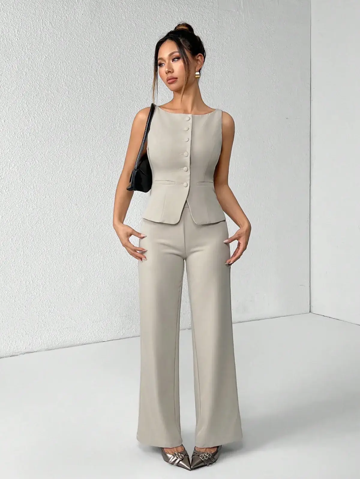 Conjunto Colete e Calça Reta Cáqui Mariane na cor Caqui — foto 4 de 7