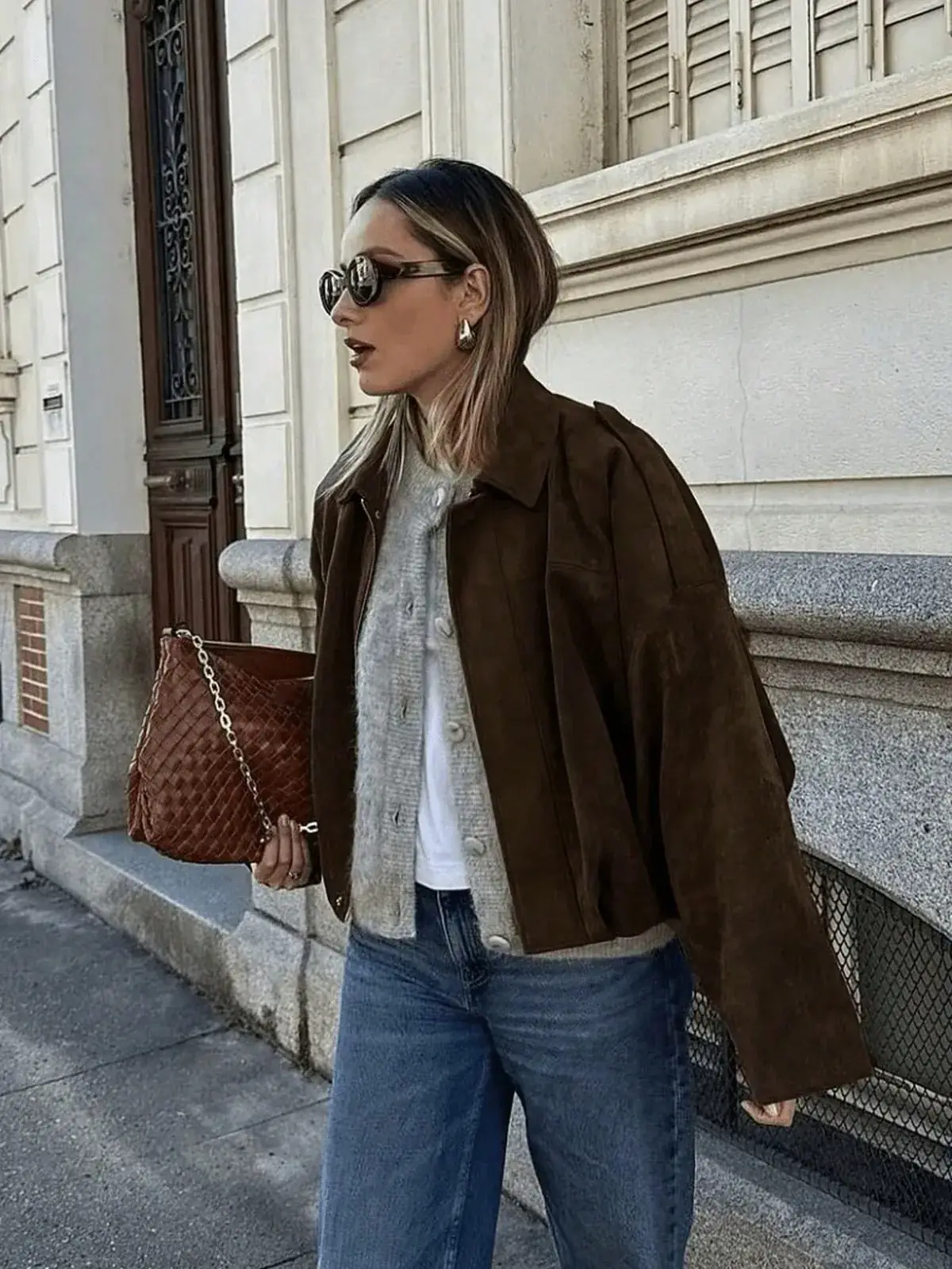 Jaqueta Bomber Suede Mirela na cor Café — foto 2 de 11