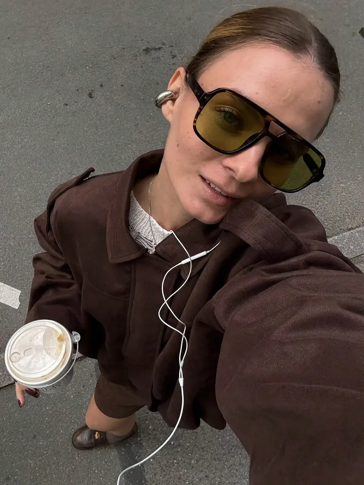 Jaqueta Bomber Suede Mirela na cor Café — foto 6 de 11